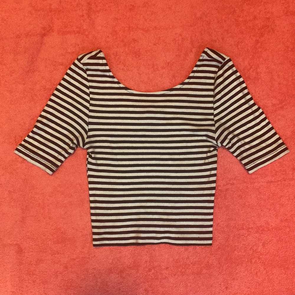 Forever 21 Size S - Black & White Striped Short Sleeve Crop Top